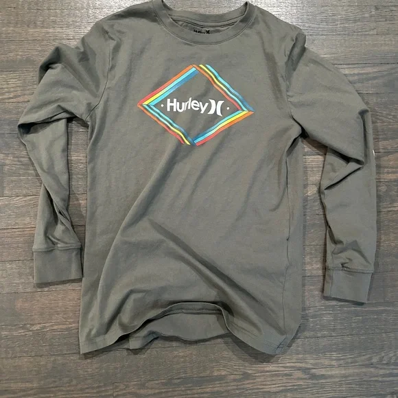 Hurley - 2 shirts - worn one time each - Picture 4 of 6